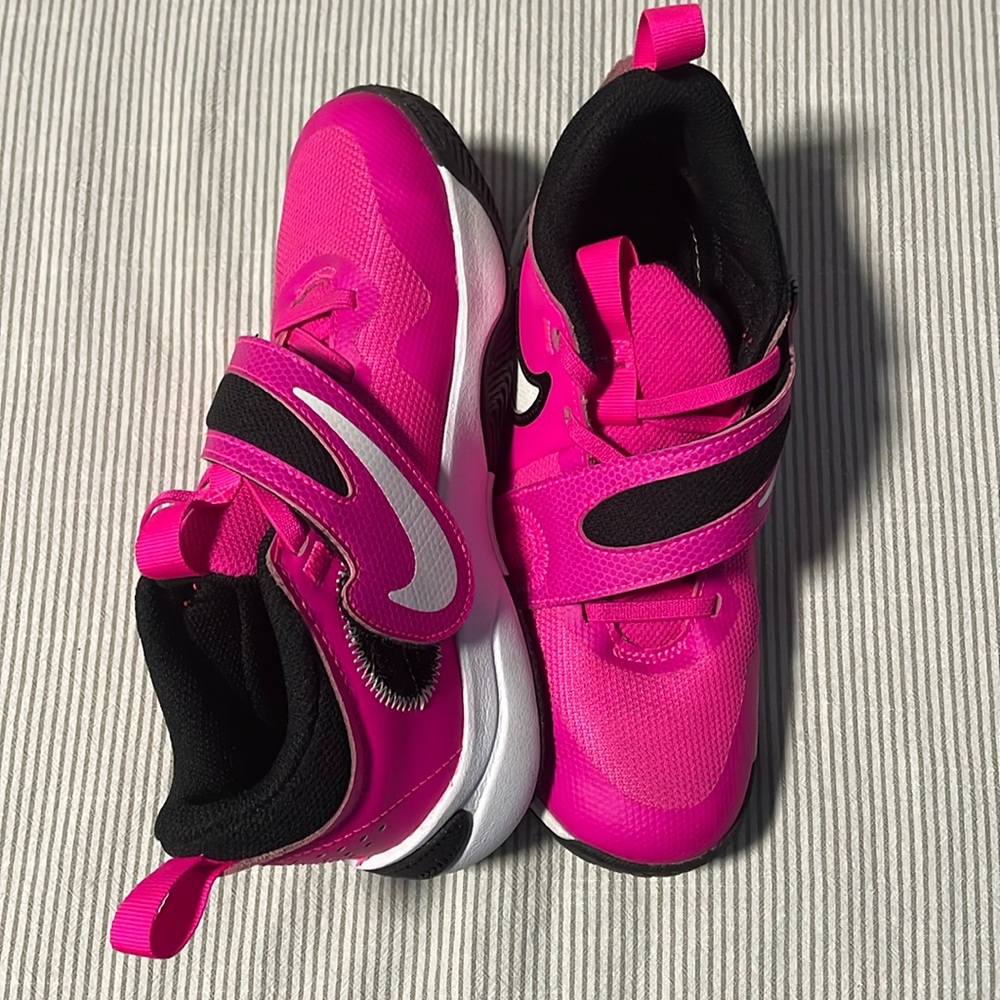 Girls high top basketball sneaker